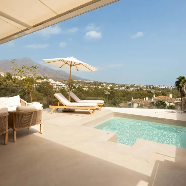 Venta de apartamento en planta media en Nueva Andalucía