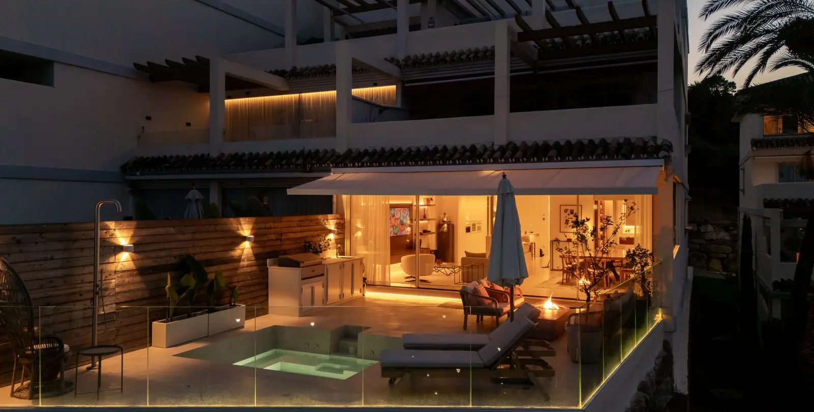 Venta de apartamento en planta media en Nueva Andalucía 2