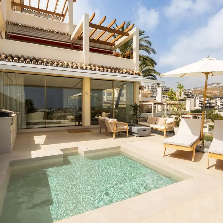 Venta de apartamento en planta media en Nueva Andalucía