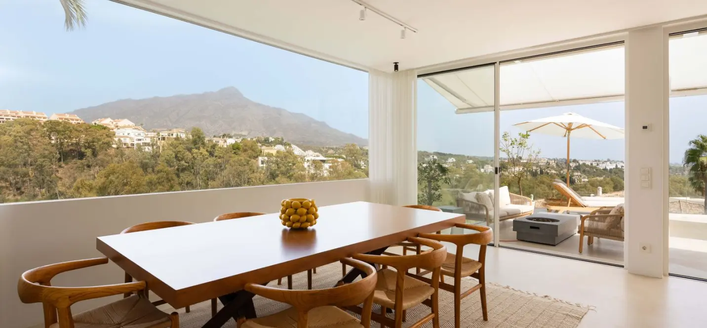 Venta de apartamento en planta media en Nueva Andalucía 3
