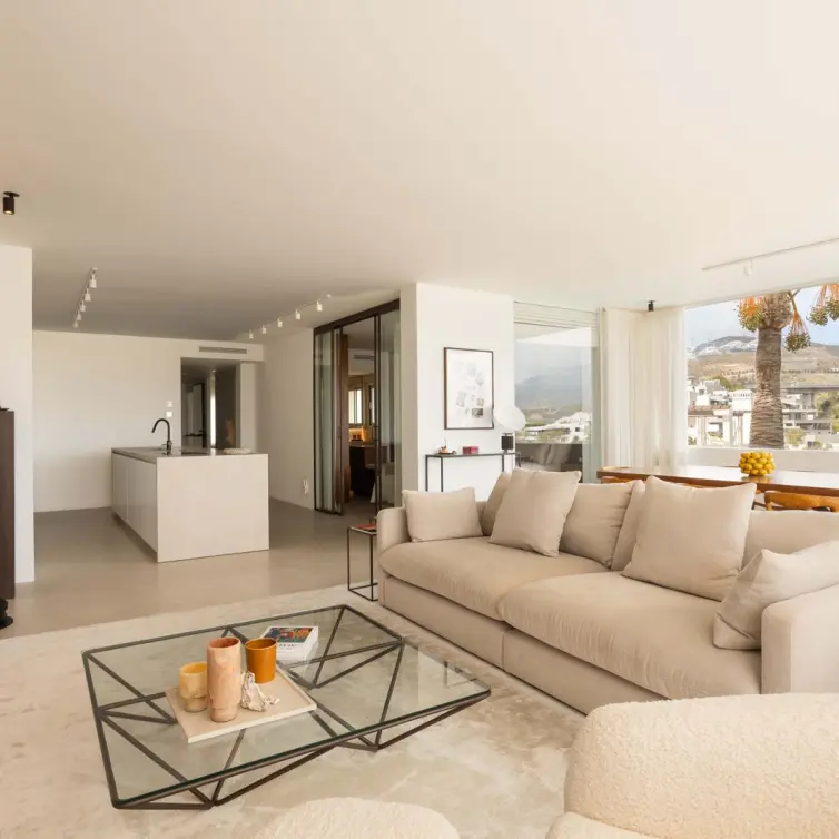 Venta de apartamento en planta media en Nueva Andalucía