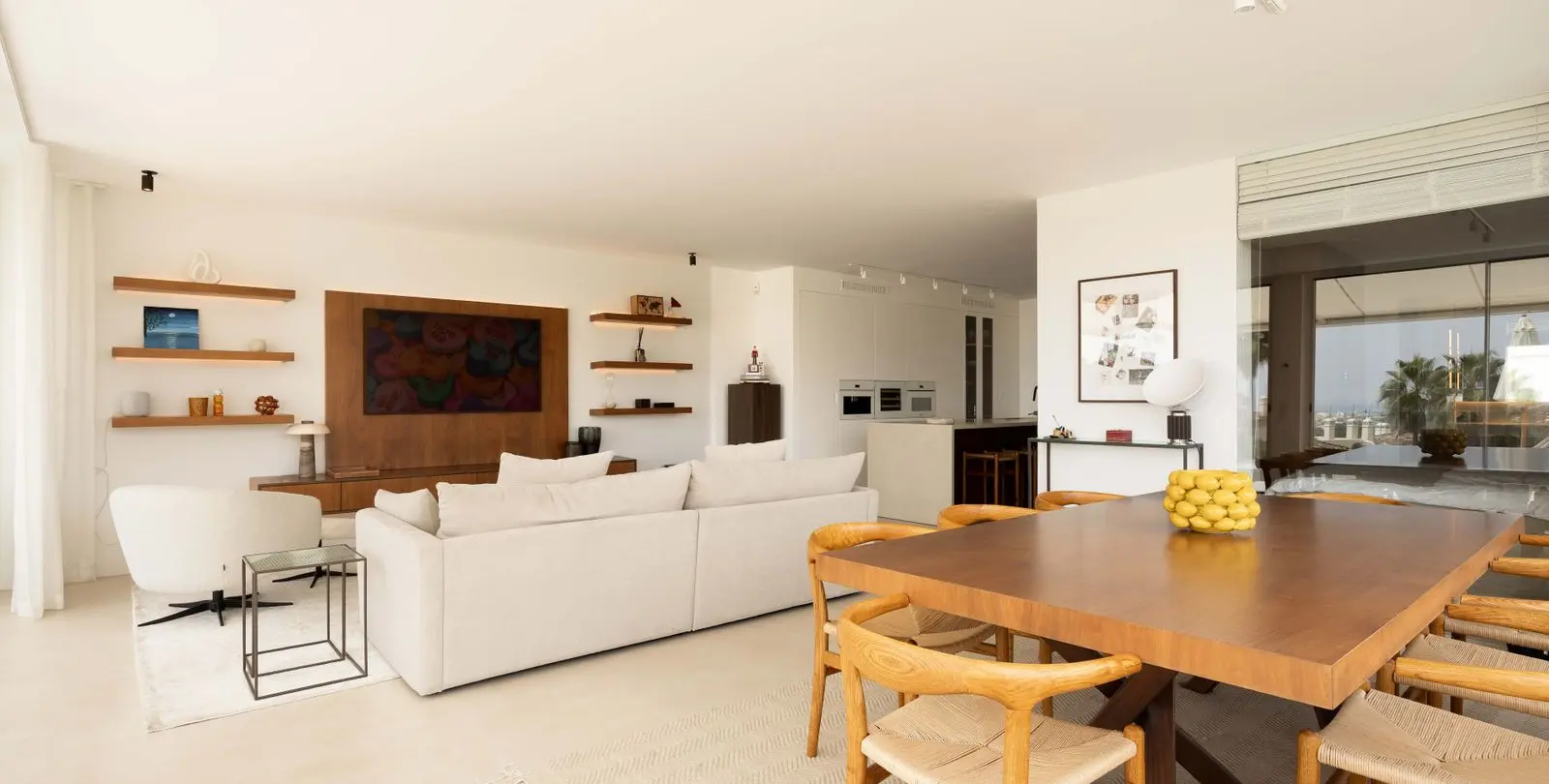 Venta de apartamento en planta media en Nueva Andalucía 10