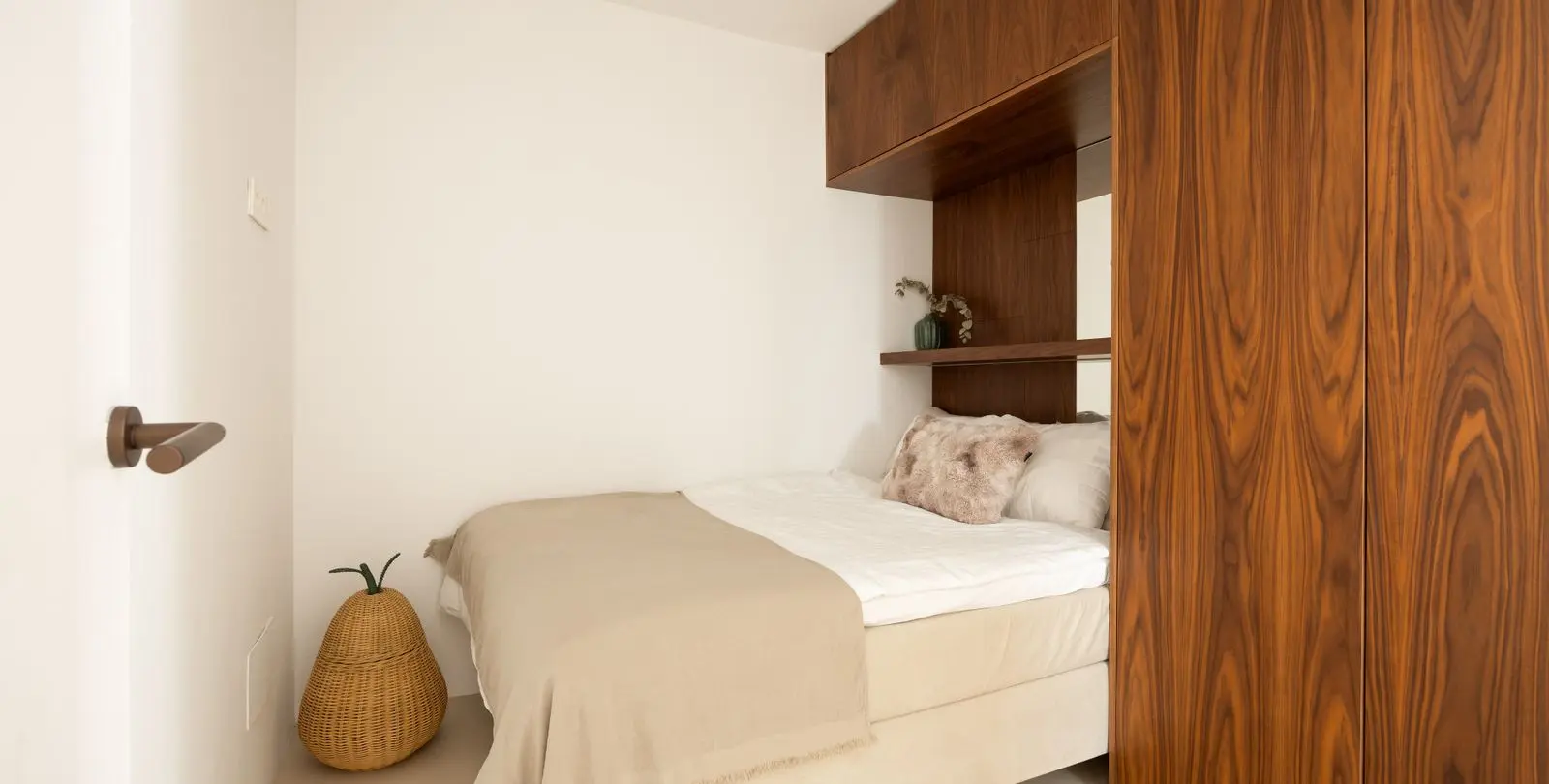 Venta de apartamento en planta media en Nueva Andalucía 17