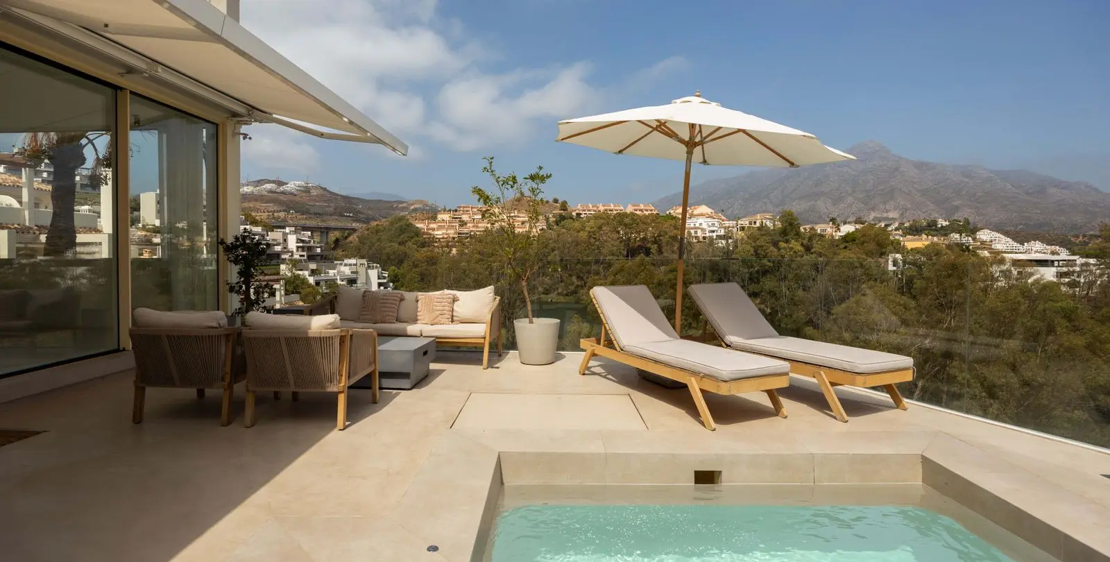 Venta de apartamento en planta media en Nueva Andalucía 22