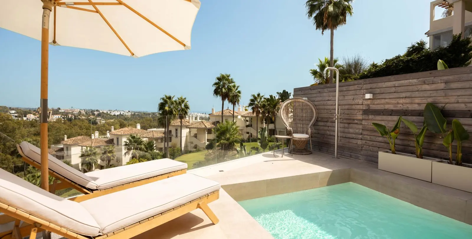 Venta de apartamento en planta media en Nueva Andalucía 23