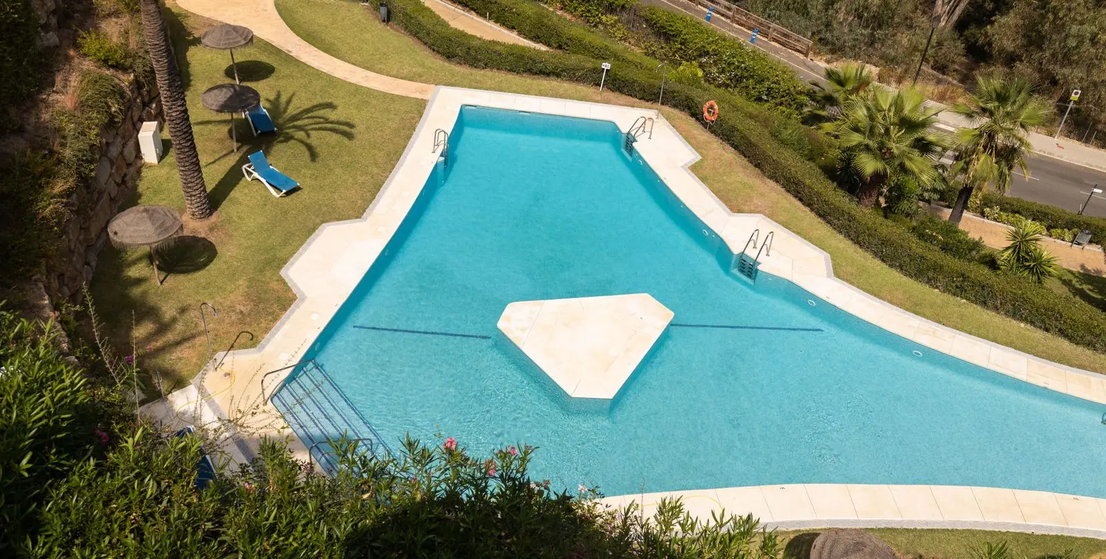 Venta de apartamento en planta media en Nueva Andalucía 24