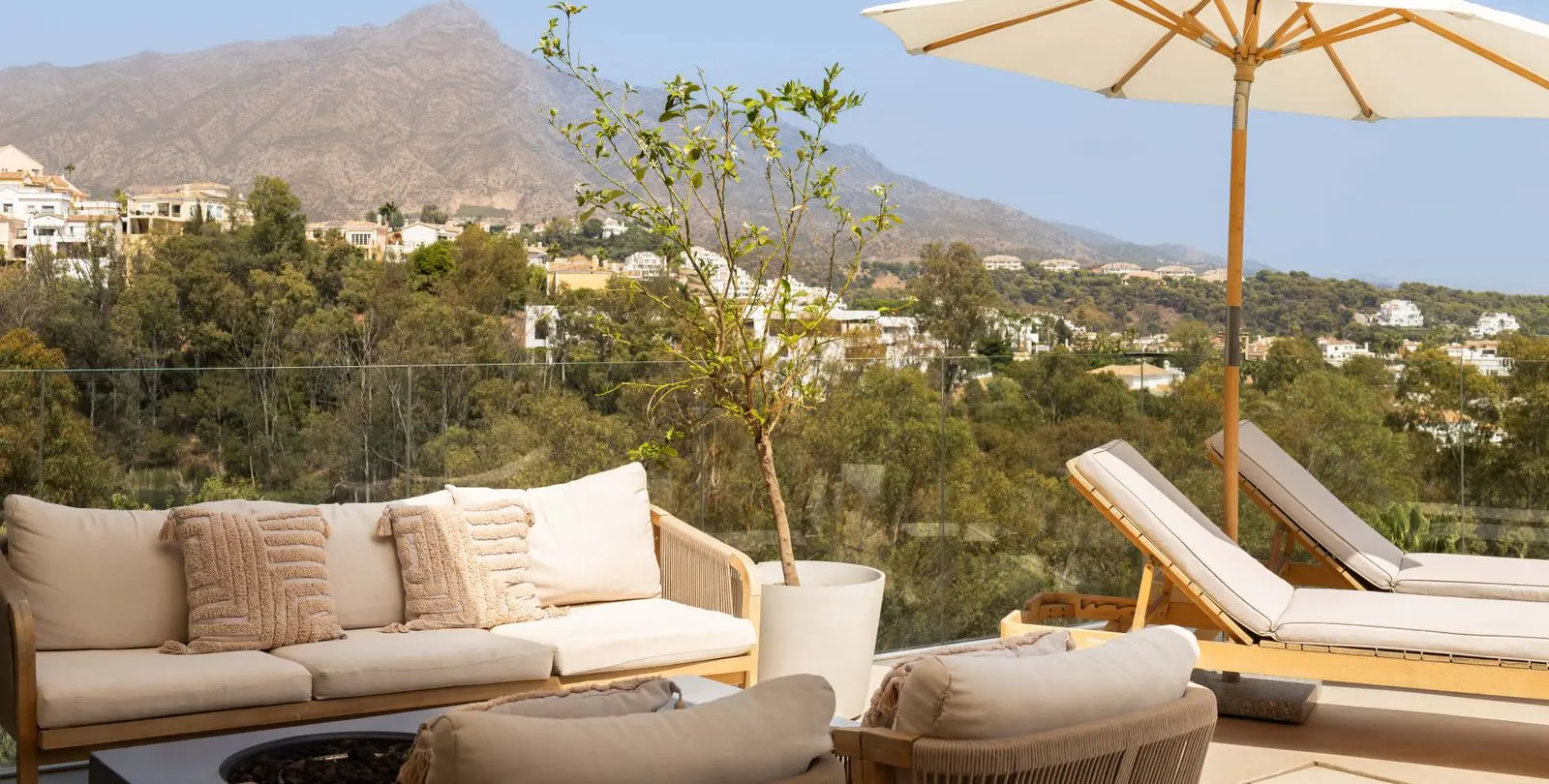 Venta de apartamento en planta media en Nueva Andalucía 25