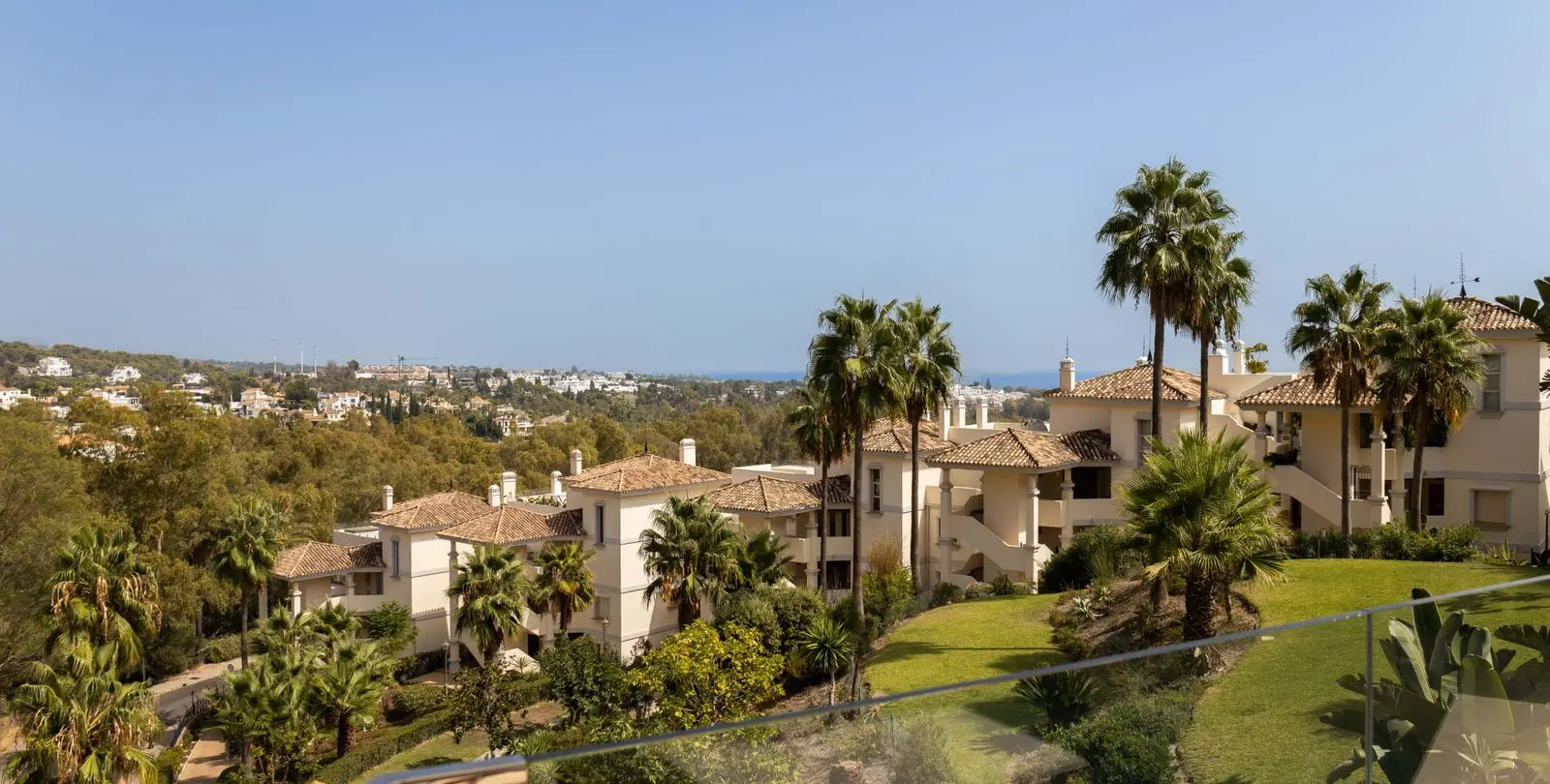 Venta de apartamento en planta media en Nueva Andalucía 26