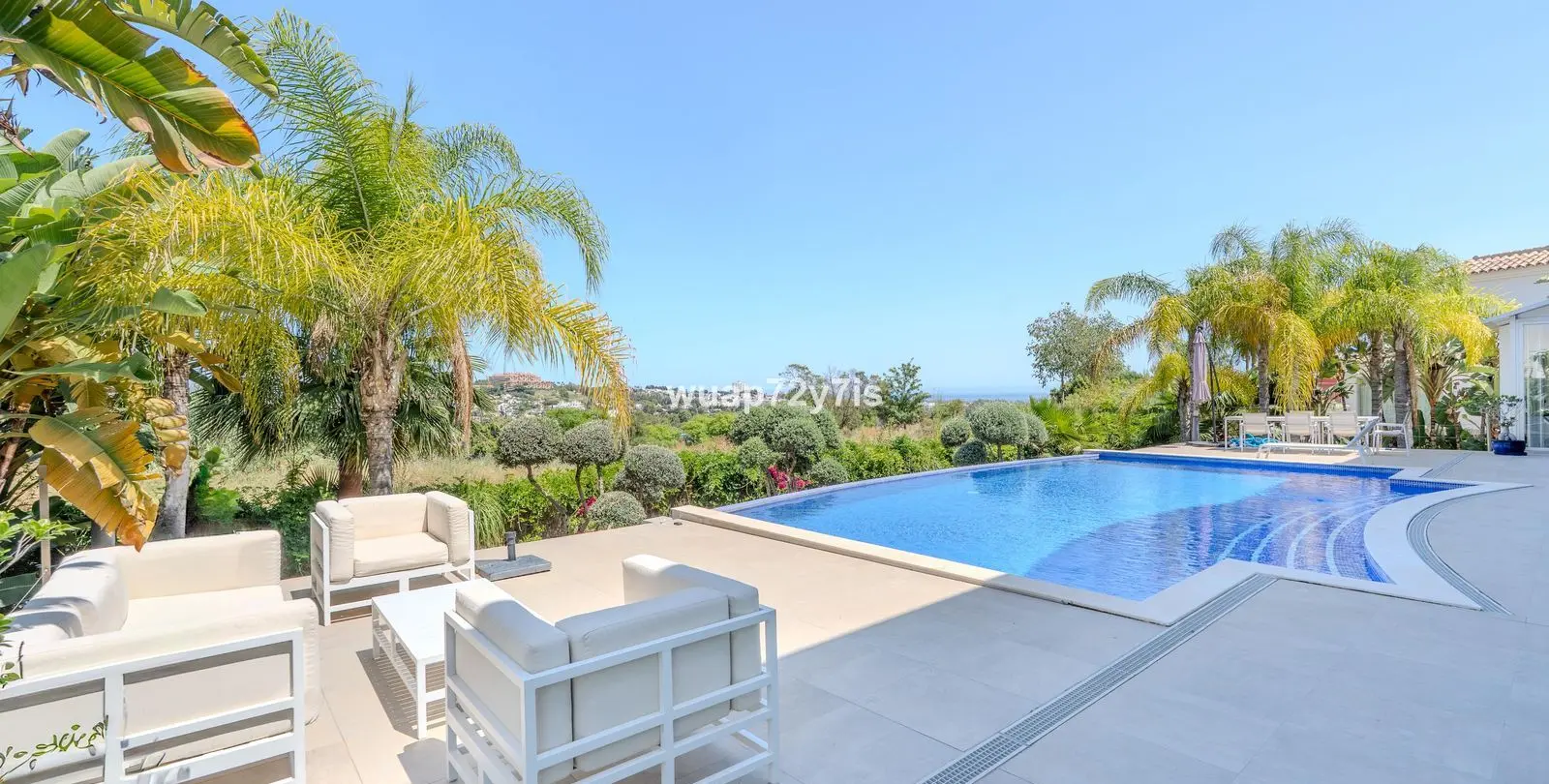 Venta de villa independiente en La Quinta 7