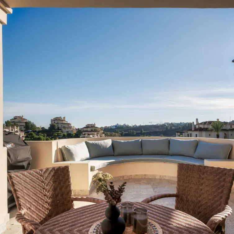 Long-term rent of middle floor apartment in Benahavís