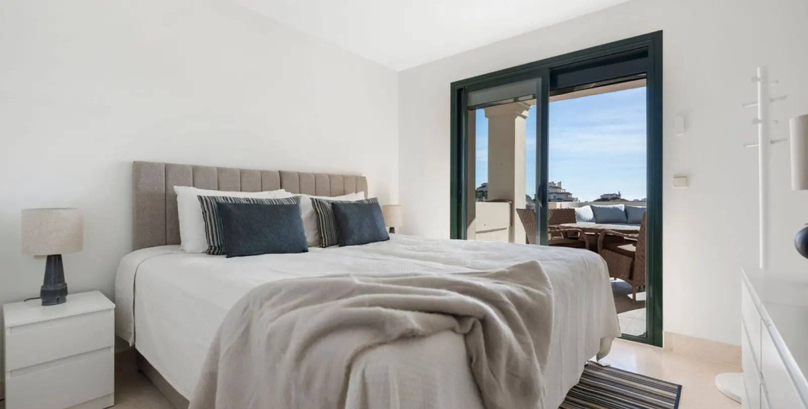 Long-term rent of middle floor apartment in Benahavís 2