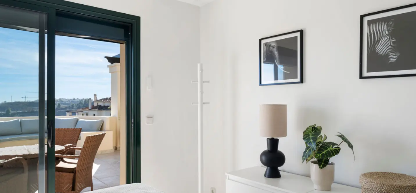 Long-term rent of middle floor apartment in Benahavís 2