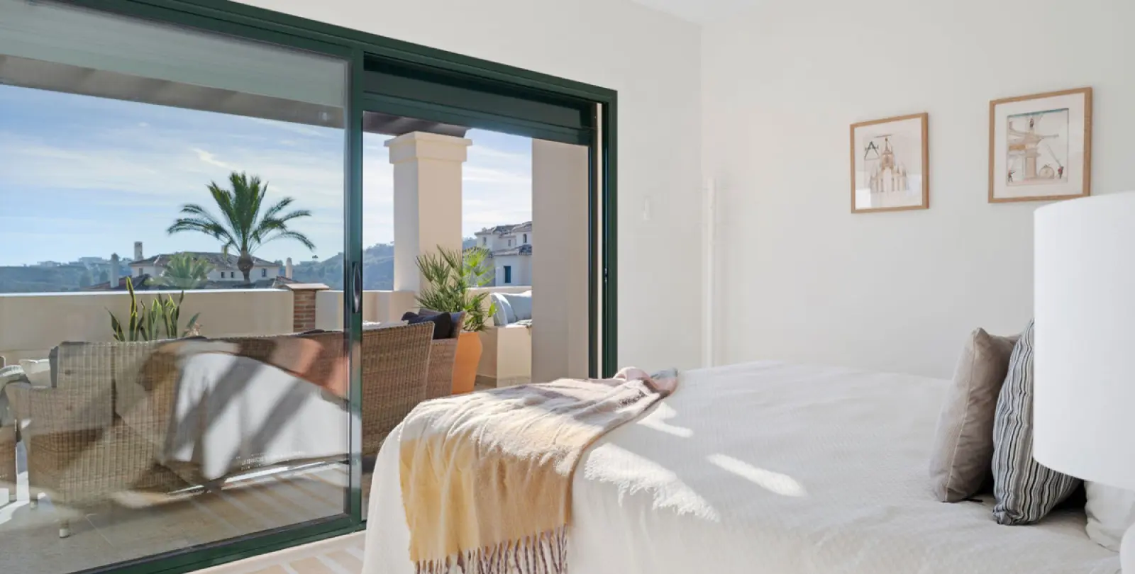Long-term rent of middle floor apartment in Benahavís 12