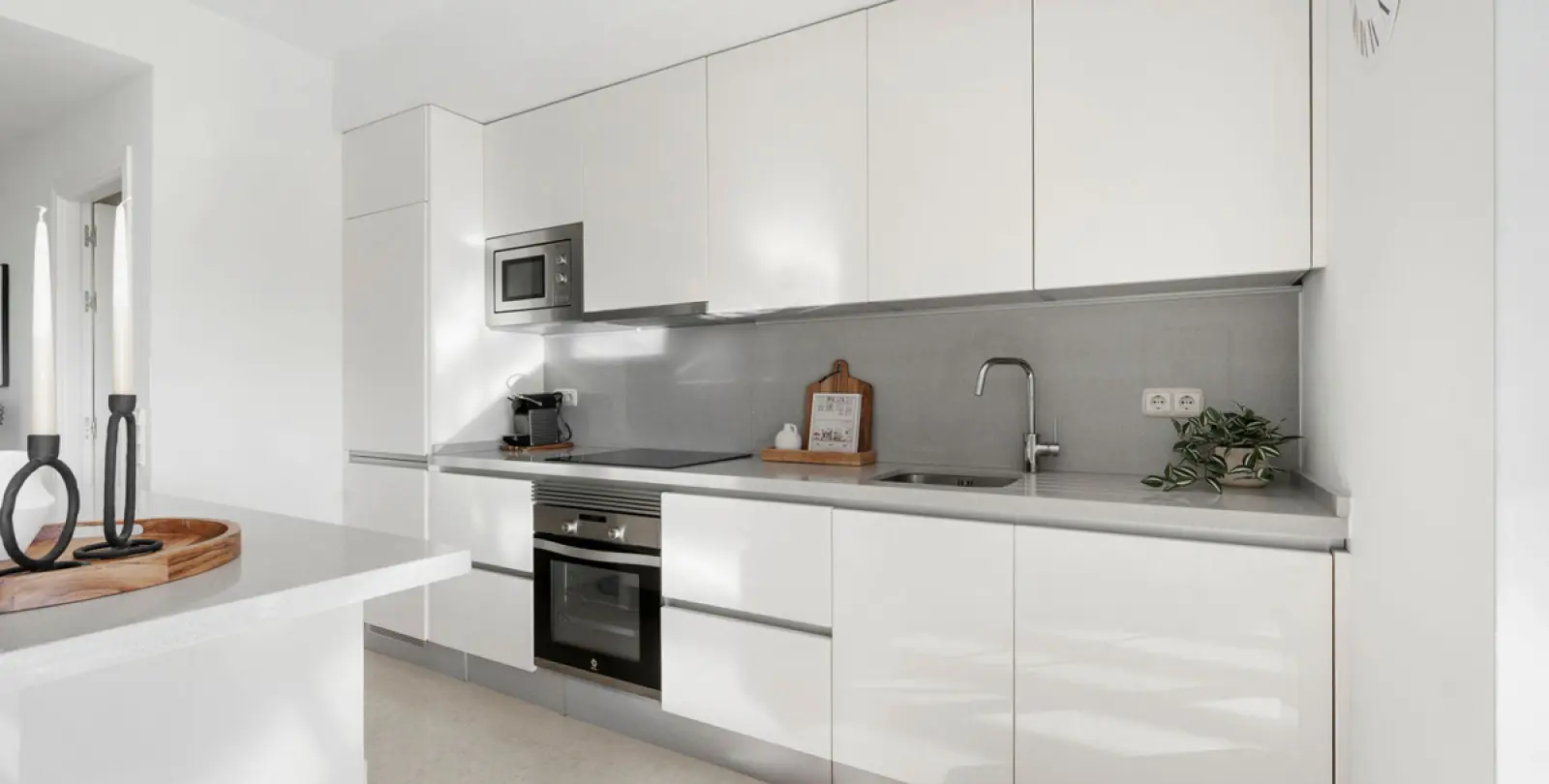 Long-term rent of middle floor apartment in Benahavís 16