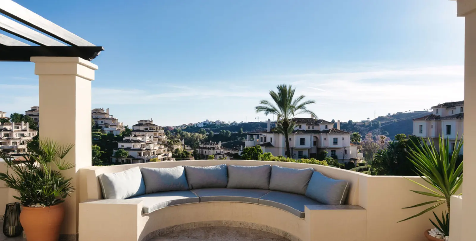 Long-term rent of middle floor apartment in Benahavís 25