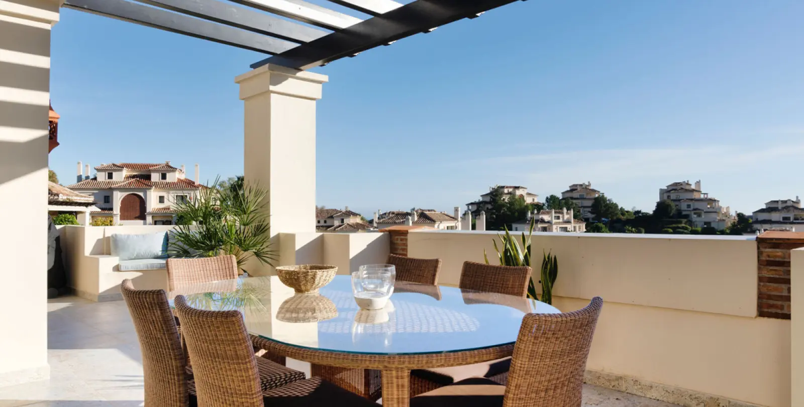 Long-term rent of middle floor apartment in Benahavís 26