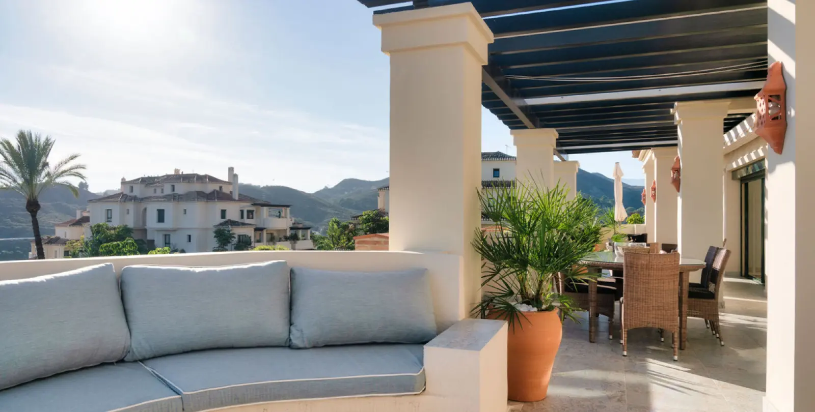 Long-term rent of middle floor apartment in Benahavís 27
