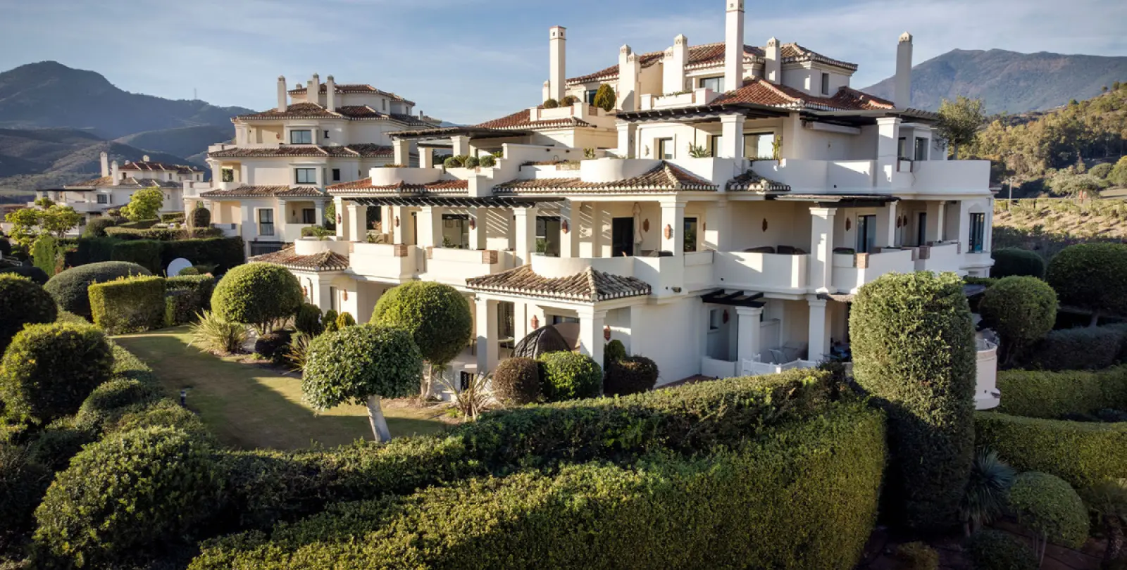 Long-term rent of middle floor apartment in Benahavís 34