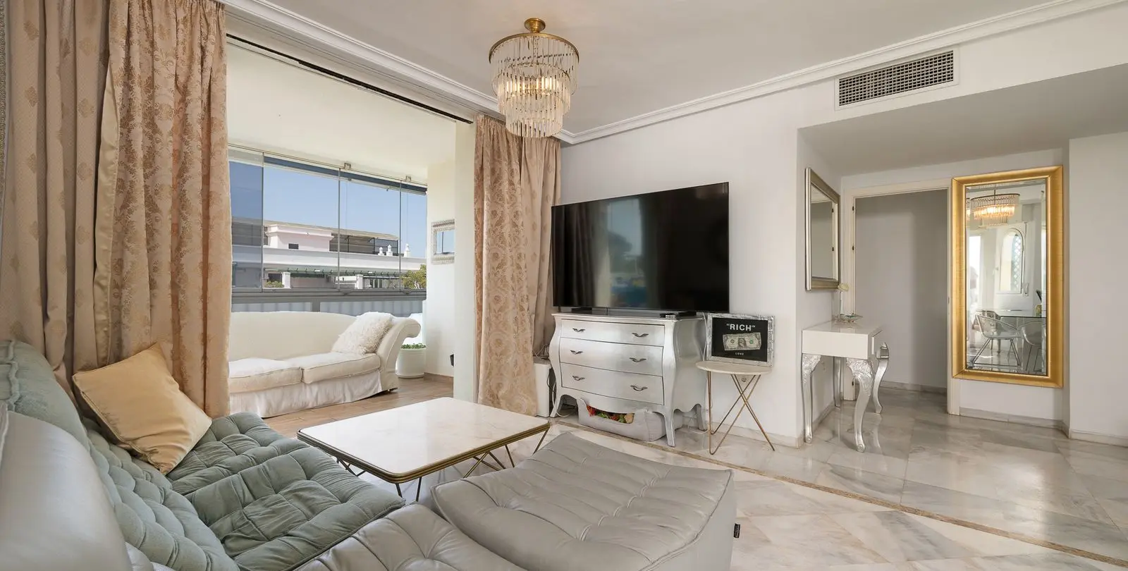 Venta de apartamento en planta media en Nueva Andalucía 3