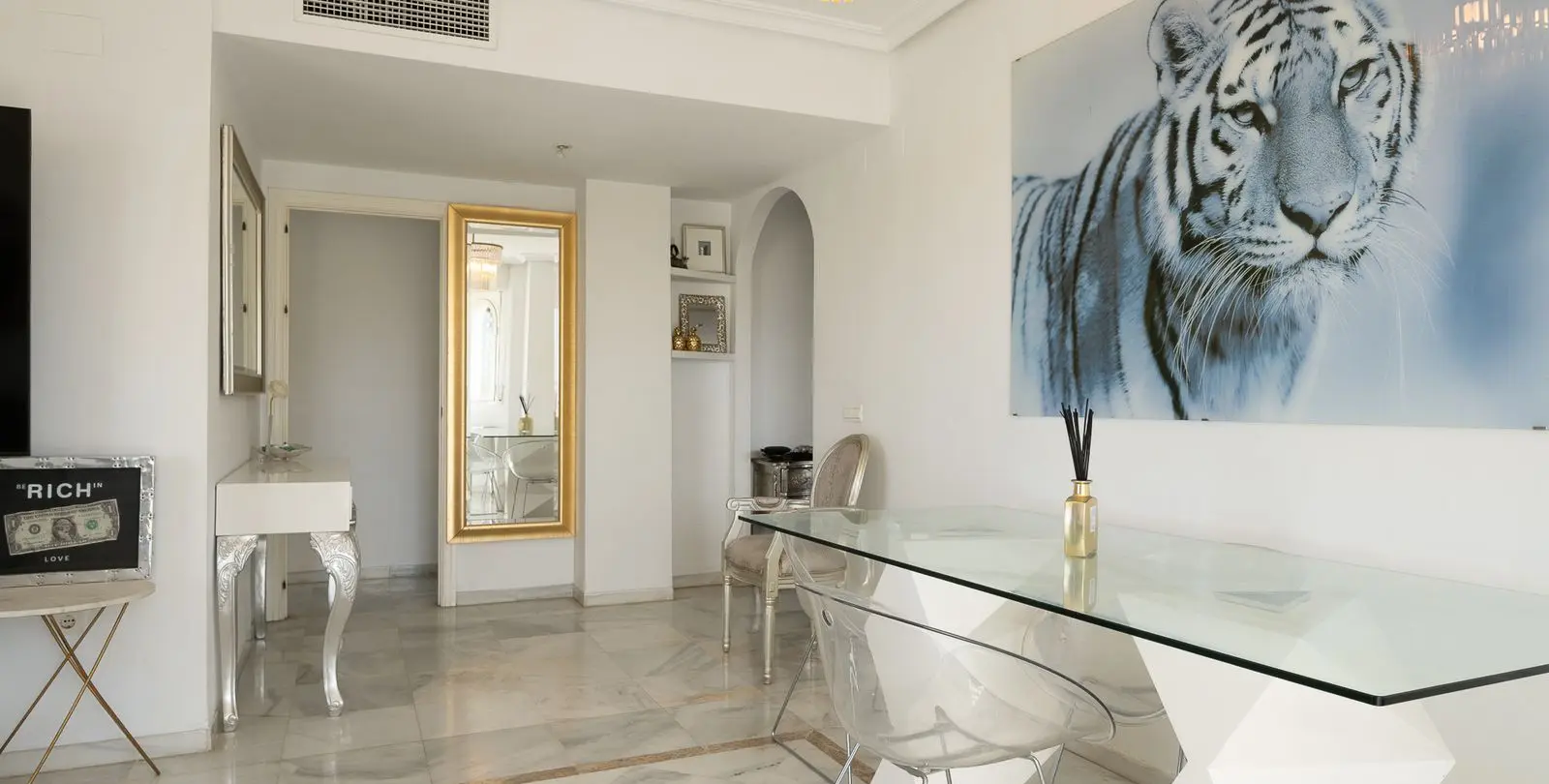Venta de apartamento en planta media en Nueva Andalucía 4