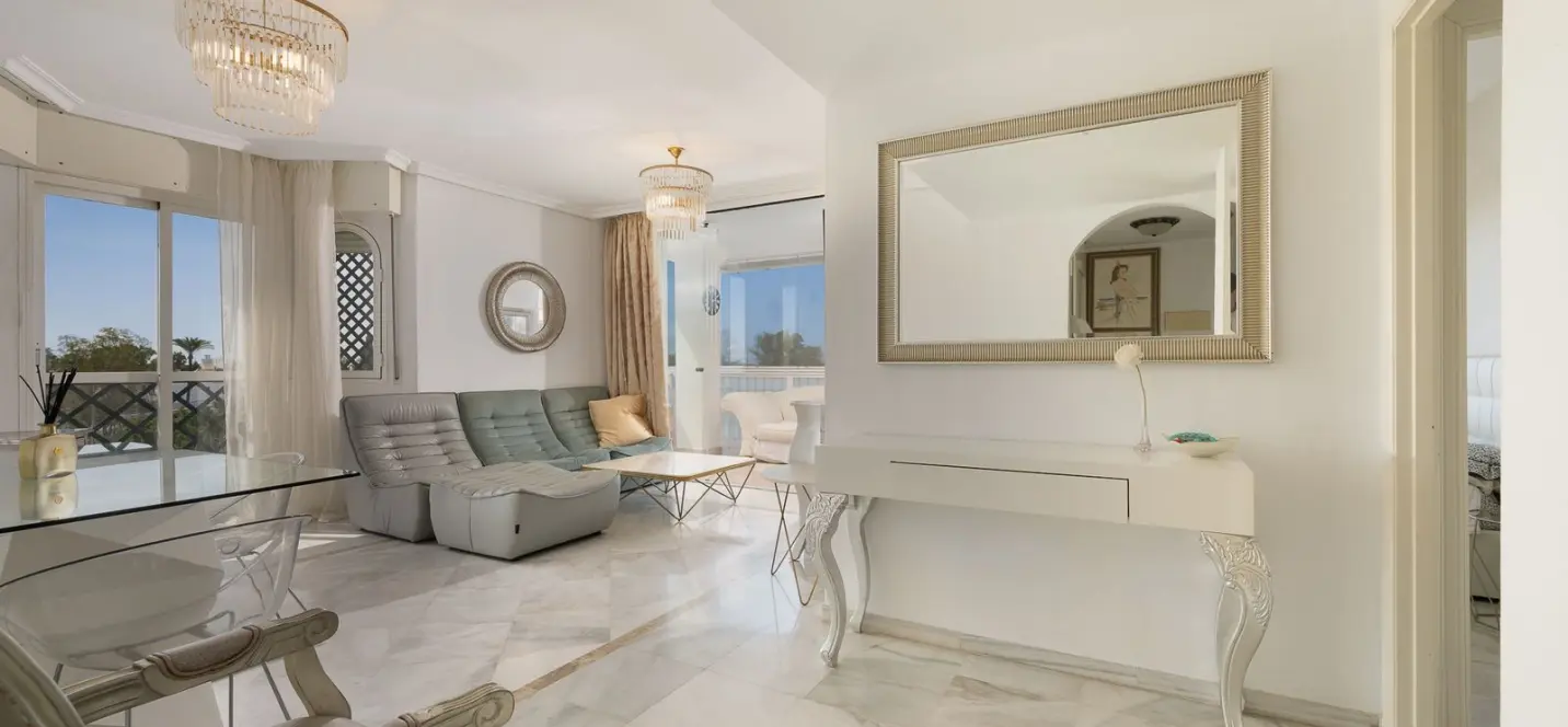 Venta de apartamento en planta media en Nueva Andalucía 4