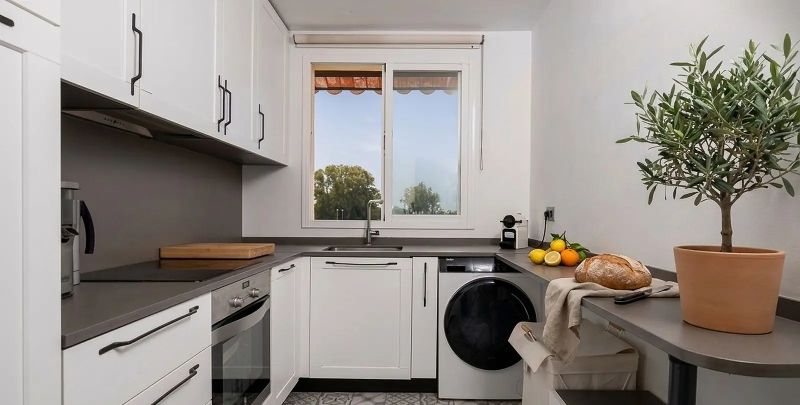 Venta de apartamento en planta media en Nueva Andalucía 9