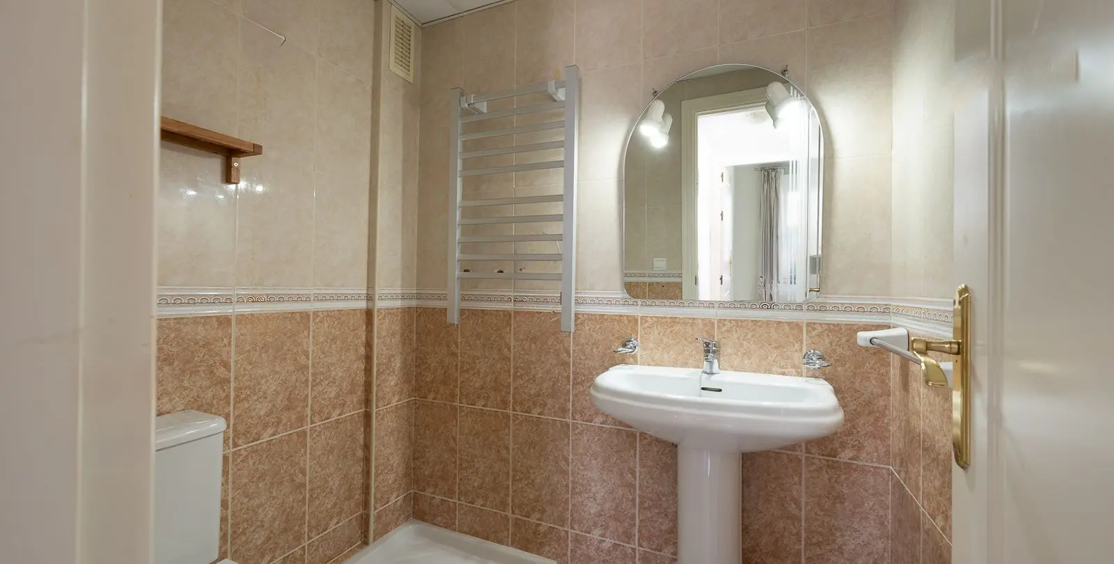 Venta de apartamento en planta media en Nueva Andalucía 11
