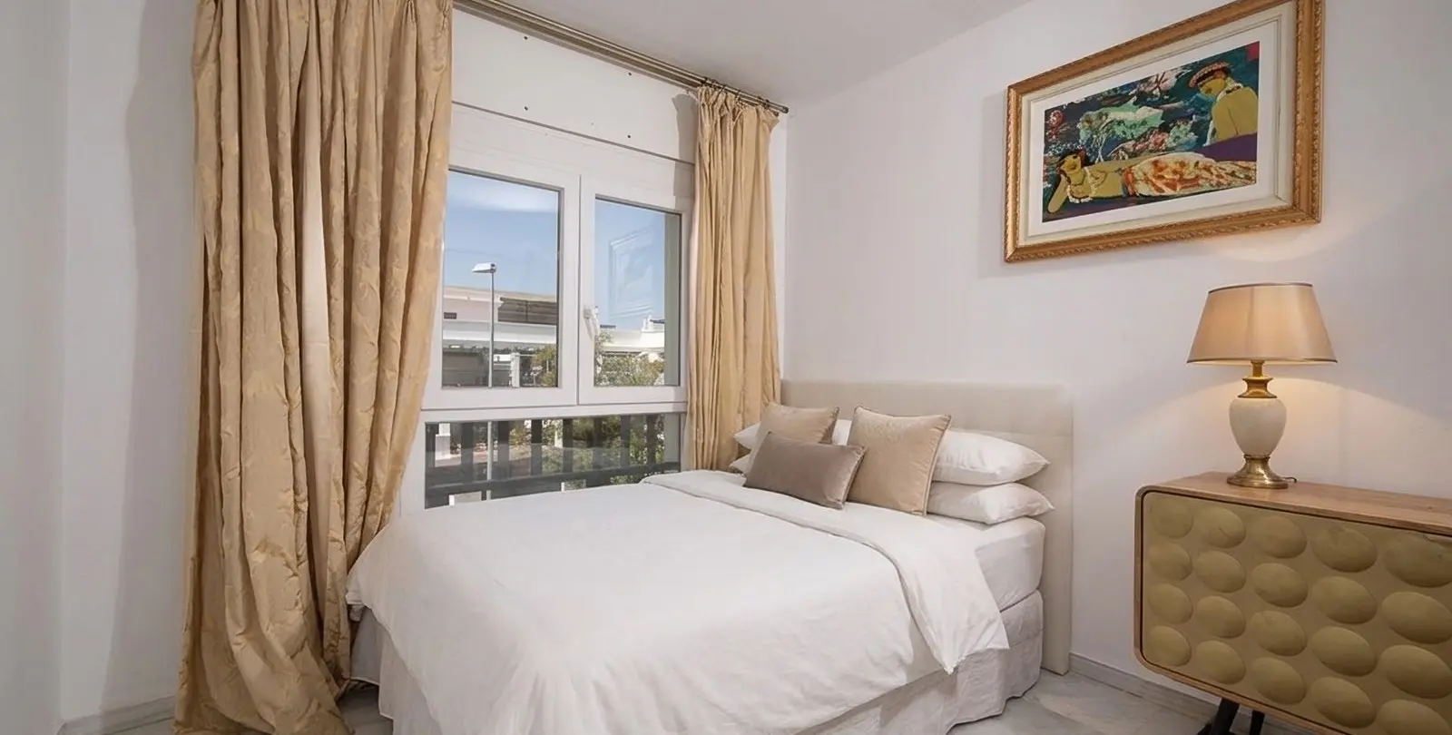 Venta de apartamento en planta media en Nueva Andalucía 12
