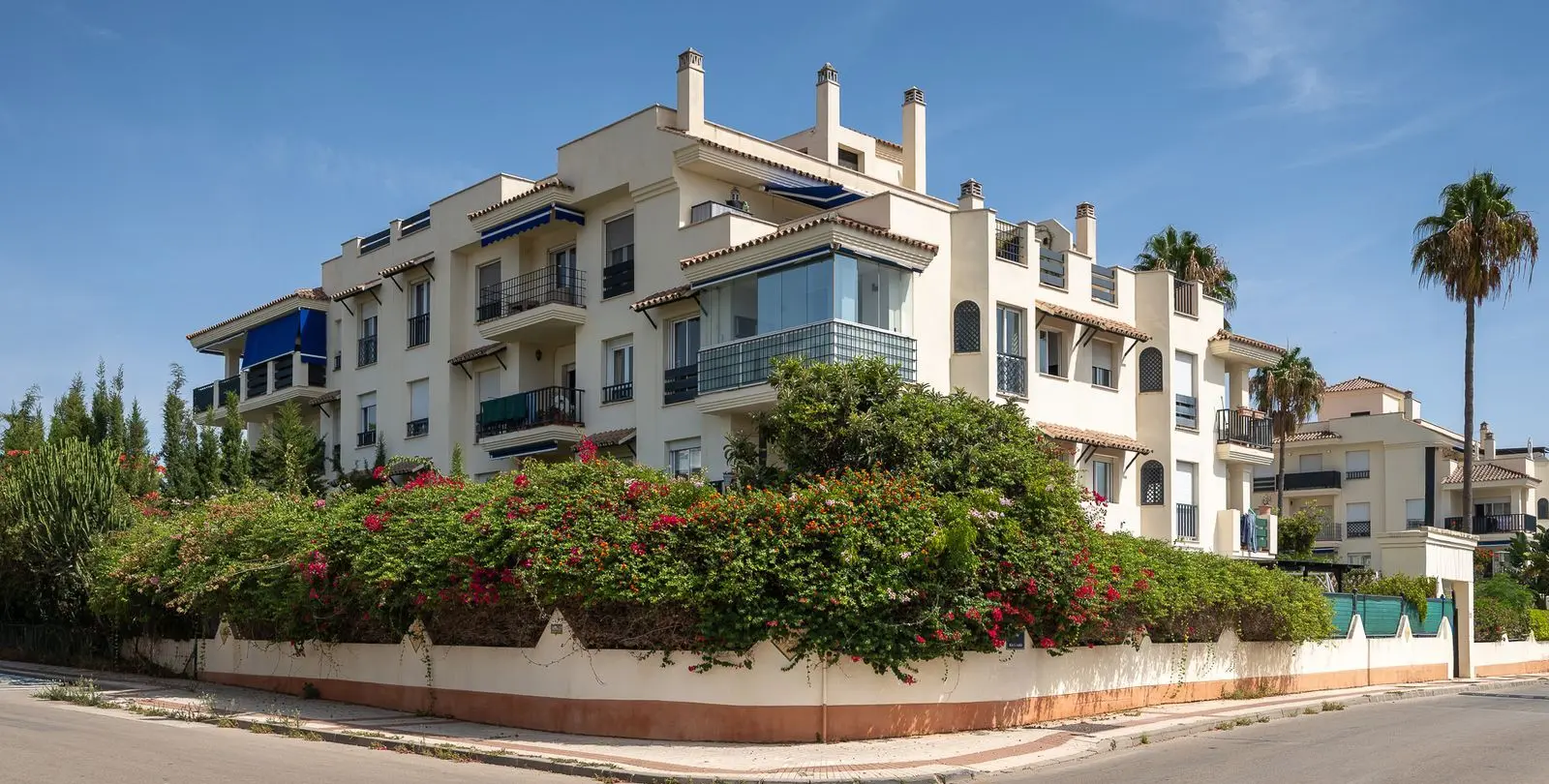 Venta de apartamento en planta media en Nueva Andalucía 16