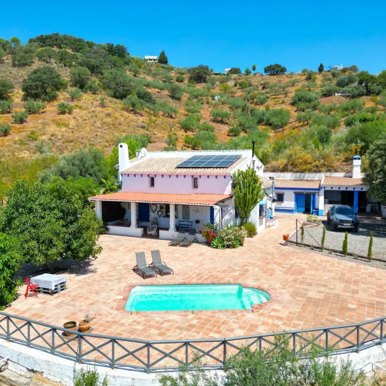 Venta de villa independiente en Riogordo