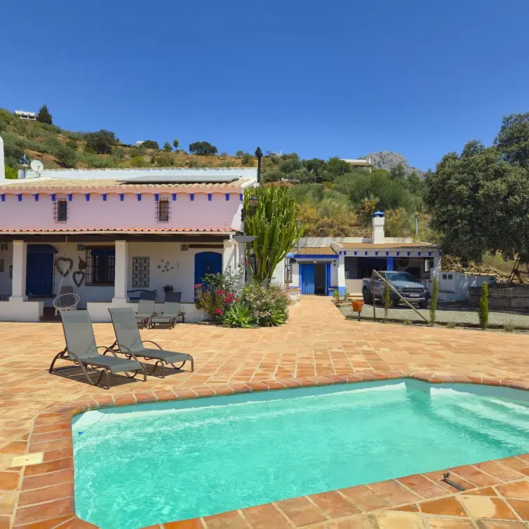 Venta de villa independiente en Riogordo