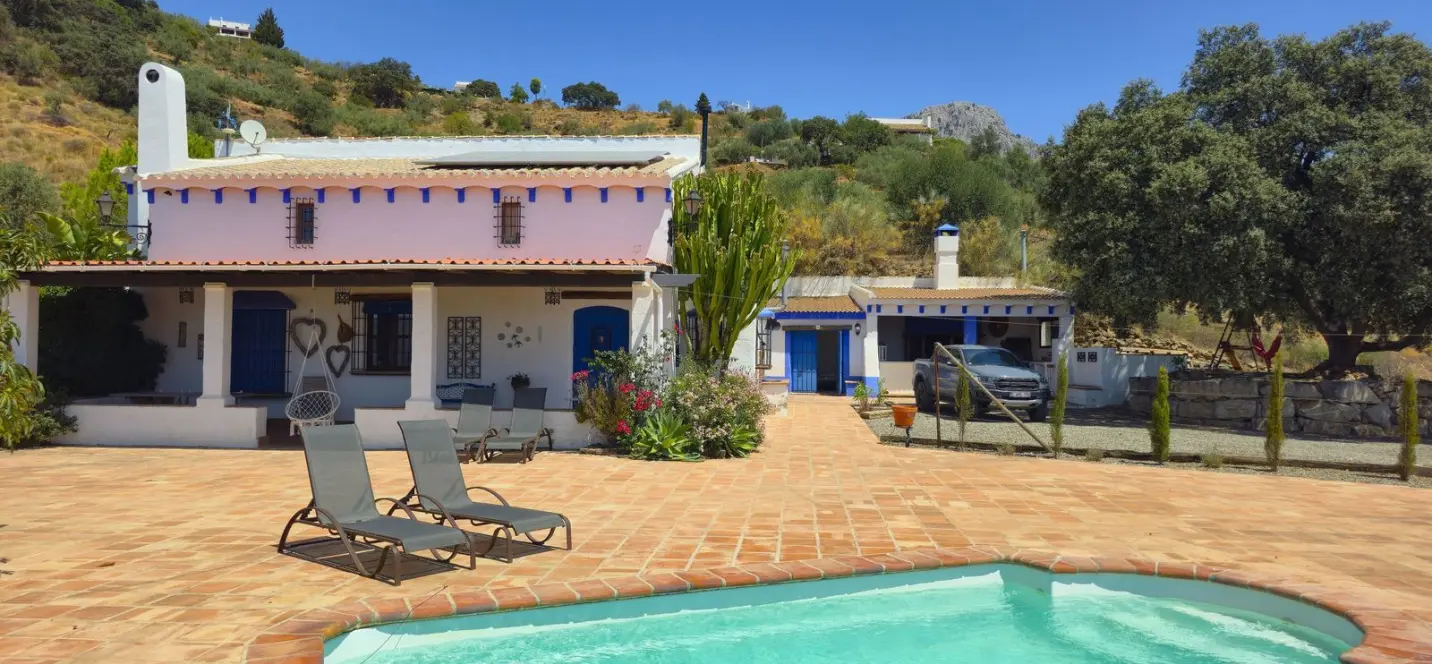 Venta de villa independiente en Riogordo 1