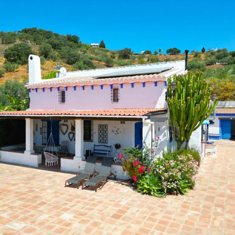 Venta de villa independiente en Riogordo