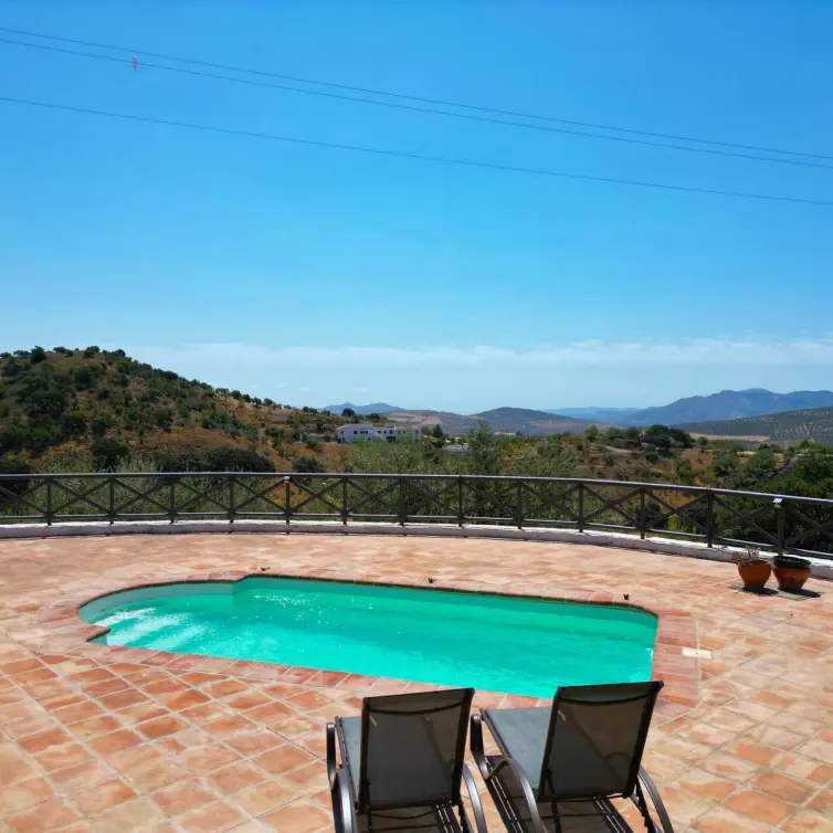 Venta de villa independiente en Riogordo