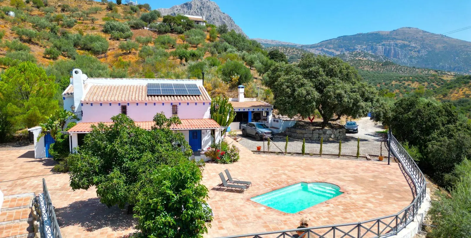 Venta de villa independiente en Riogordo 54