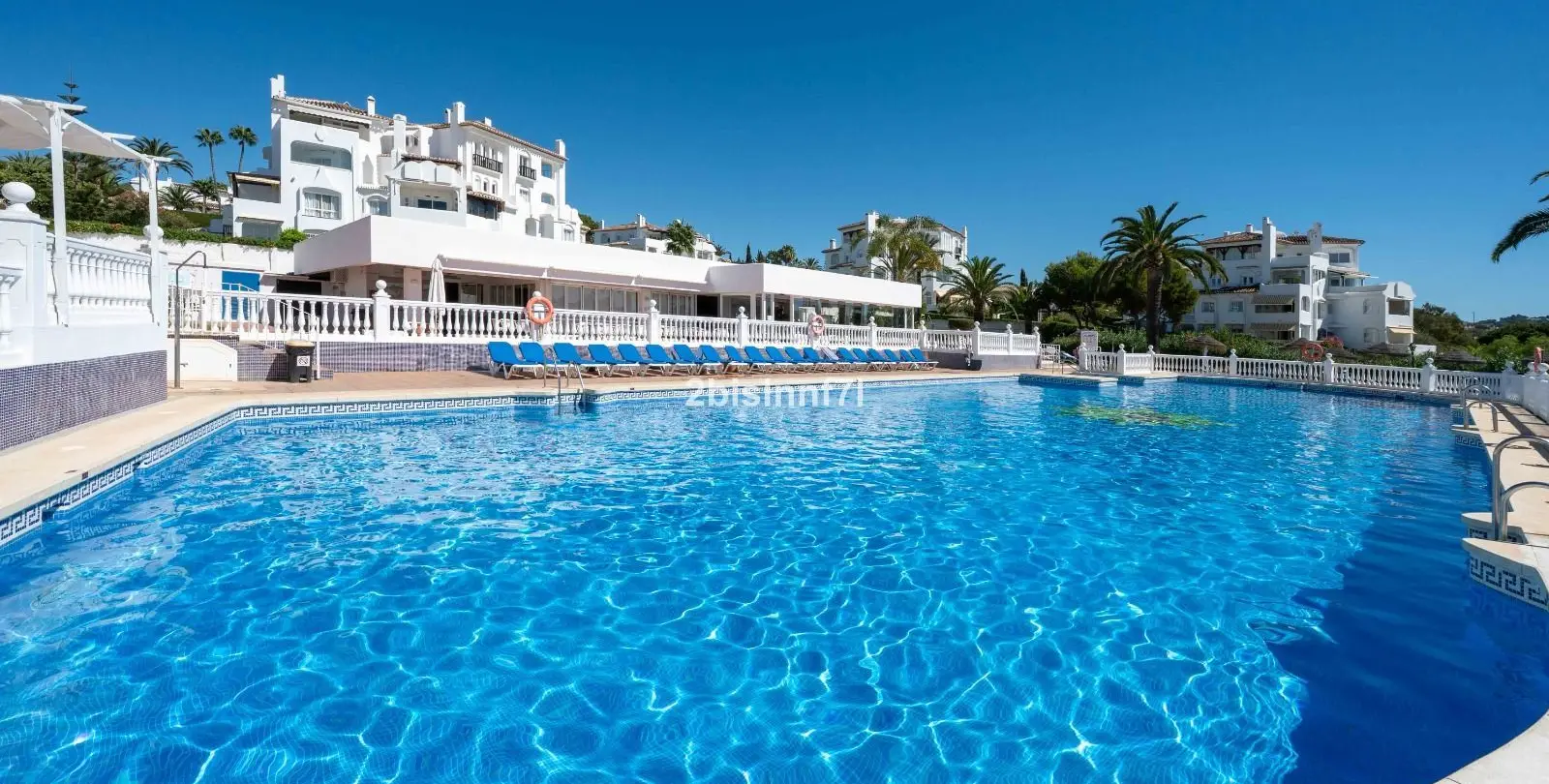 Venta de apartamento en planta media en Elviria 1