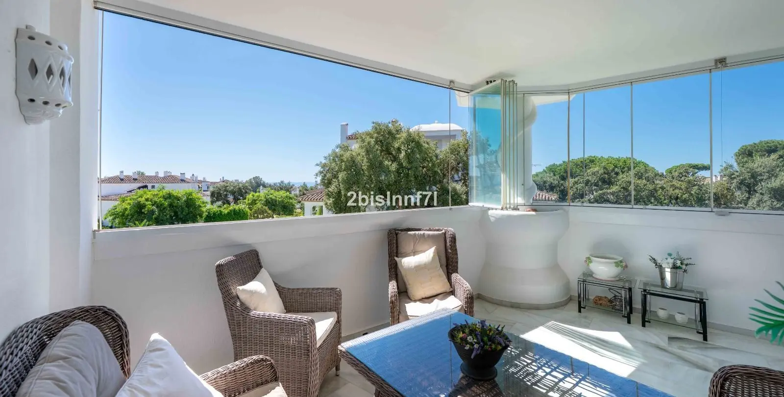 Venta de apartamento en planta media en Elviria 2