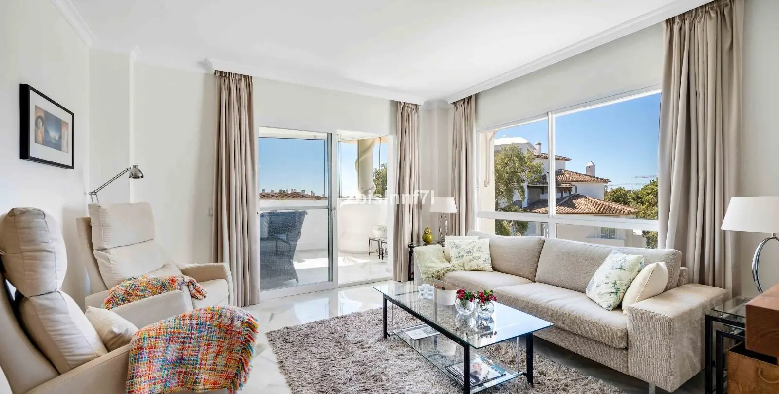 Venta de apartamento en planta media en Elviria 3