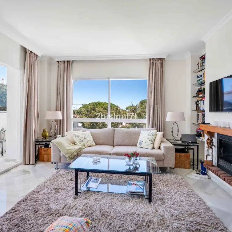 Venta de apartamento en planta media en Elviria