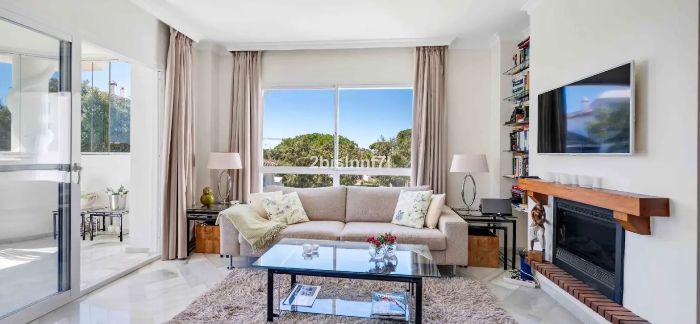Venta de apartamento en planta media en Elviria 3