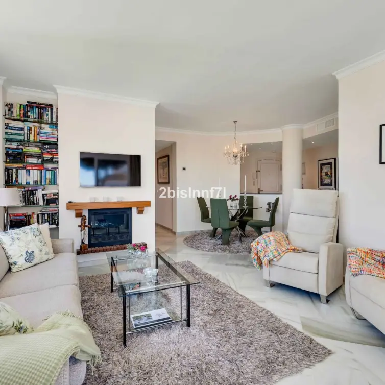 Venta de apartamento en planta media en Elviria