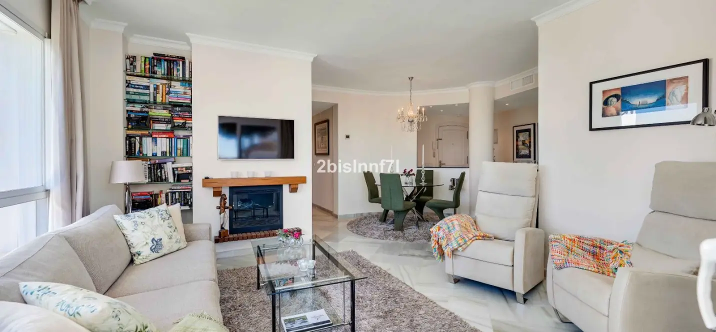 Venta de apartamento en planta media en Elviria 4