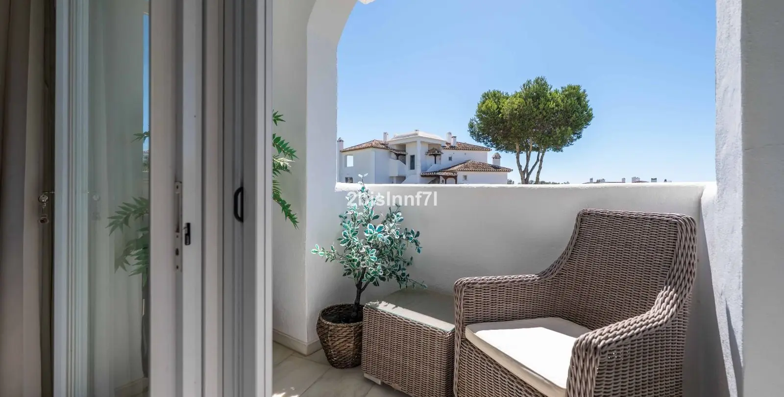 Venta de apartamento en planta media en Elviria 14