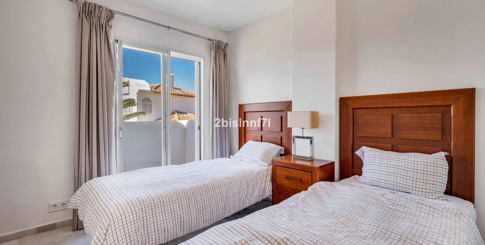 Venta de apartamento en planta media en Elviria 16