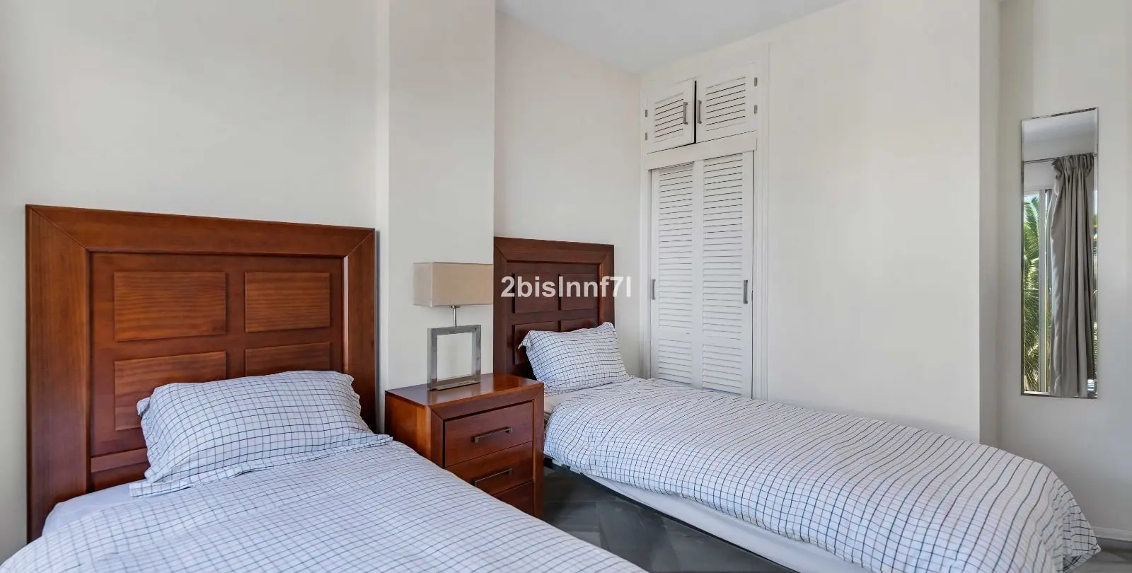 Venta de apartamento en planta media en Elviria 17
