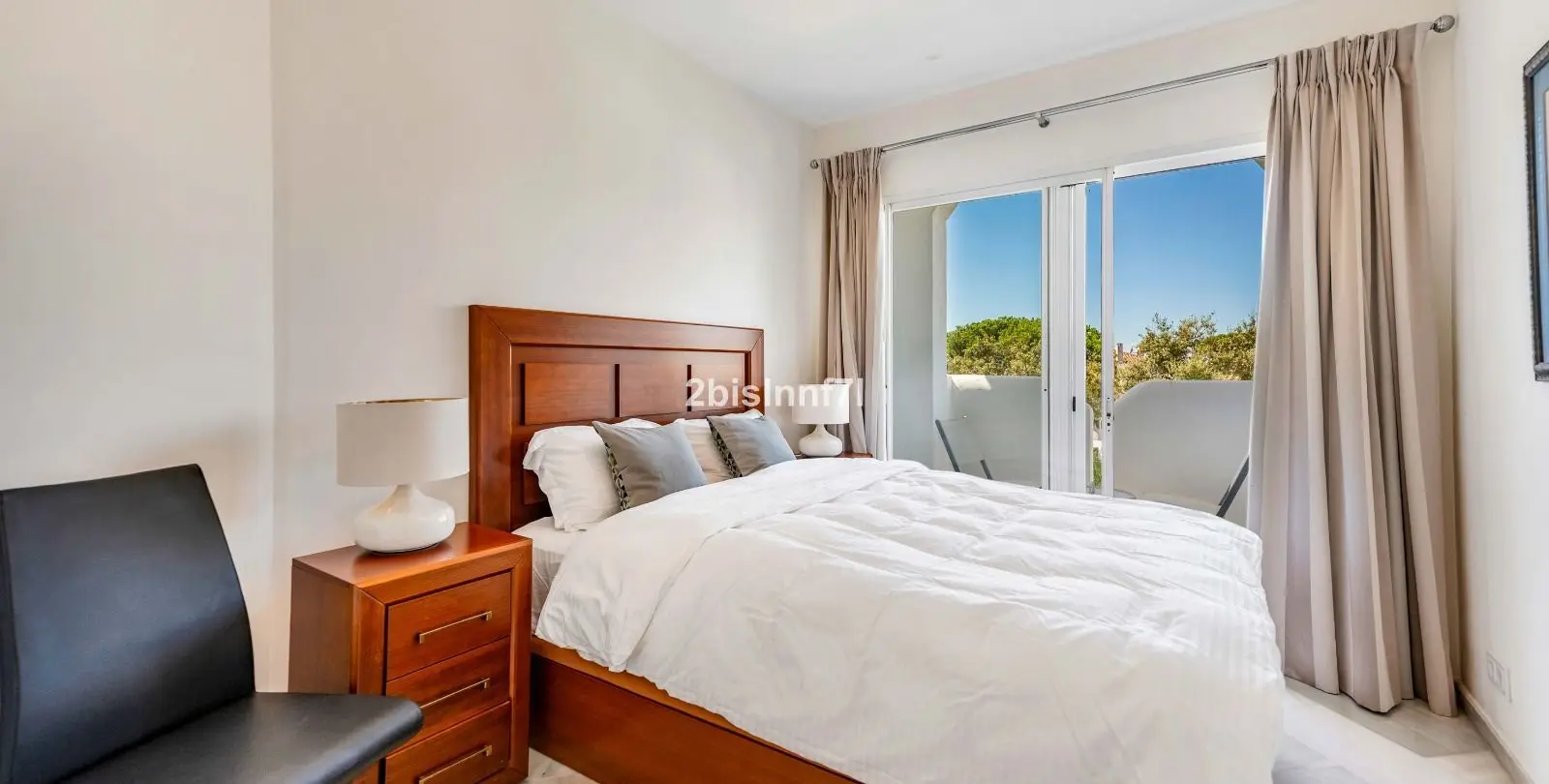 Venta de apartamento en planta media en Elviria 19