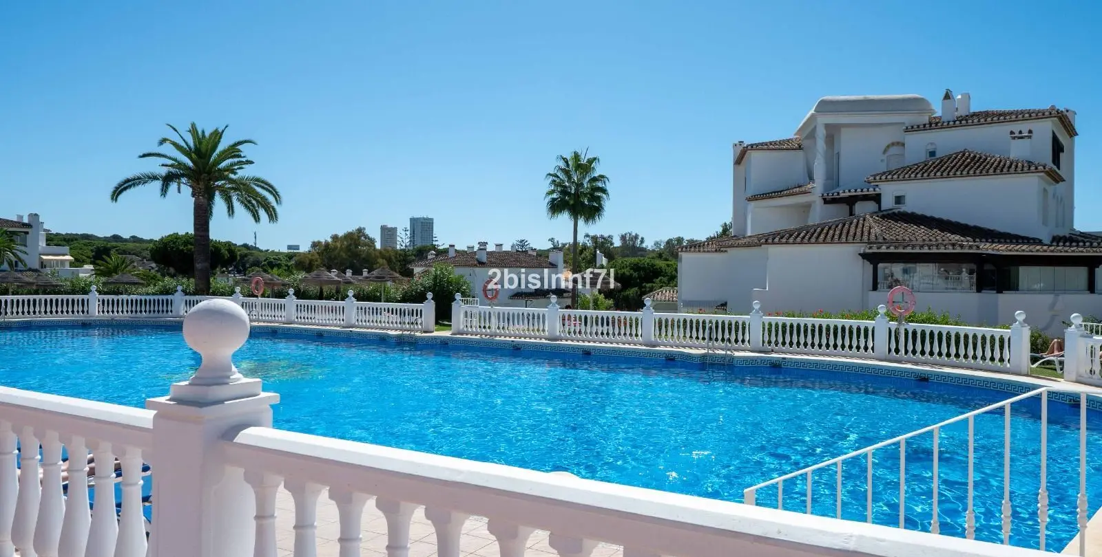 Venta de apartamento en planta media en Elviria 21