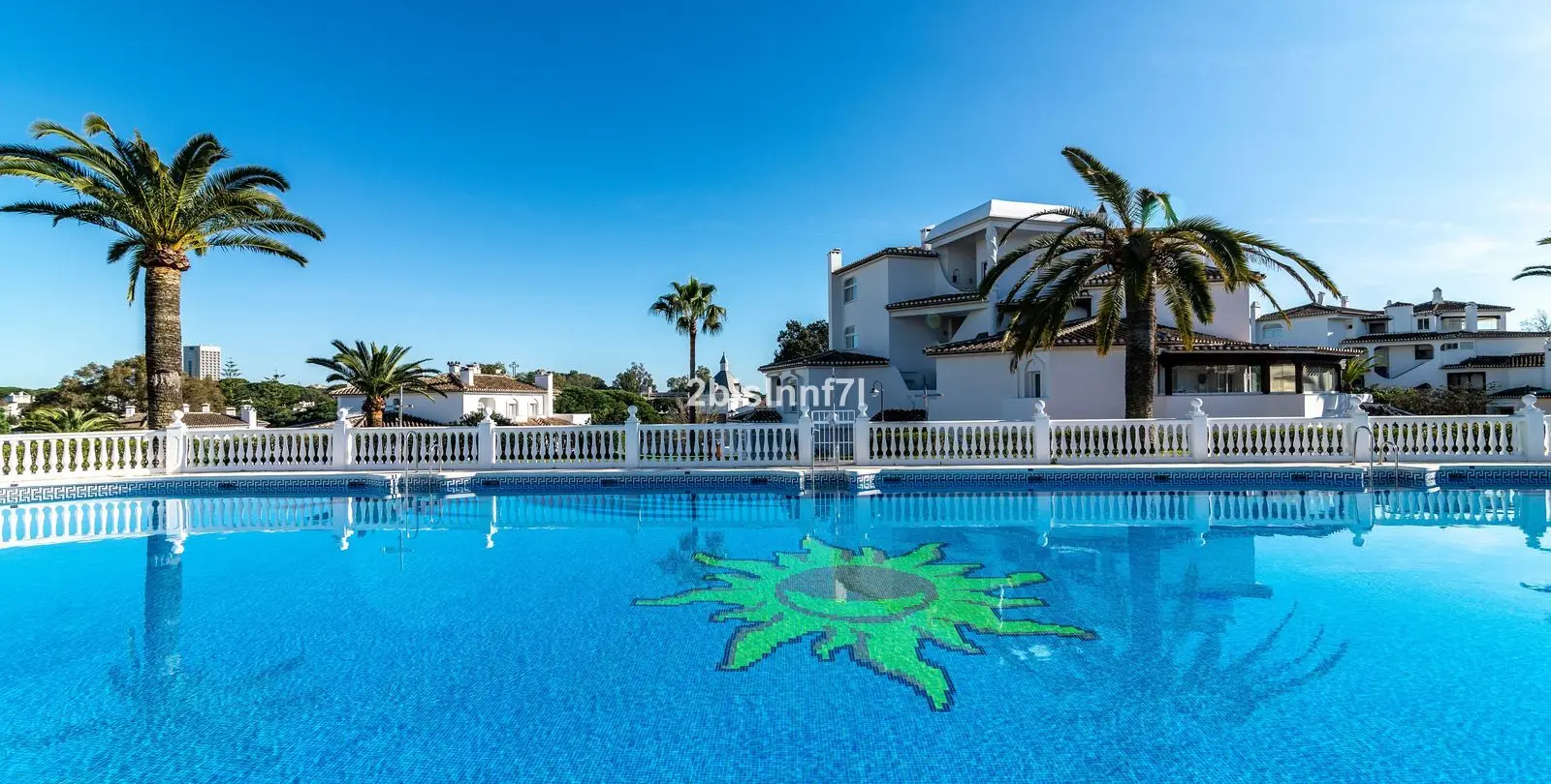 Venta de apartamento en planta media en Elviria 23