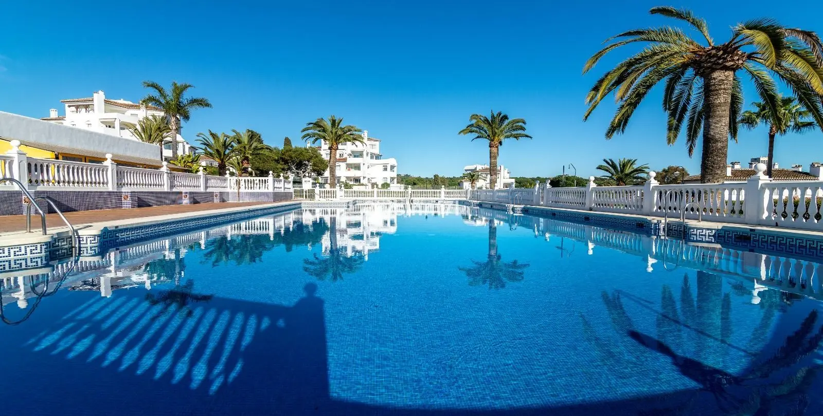 Venta de apartamento en planta media en Elviria 26