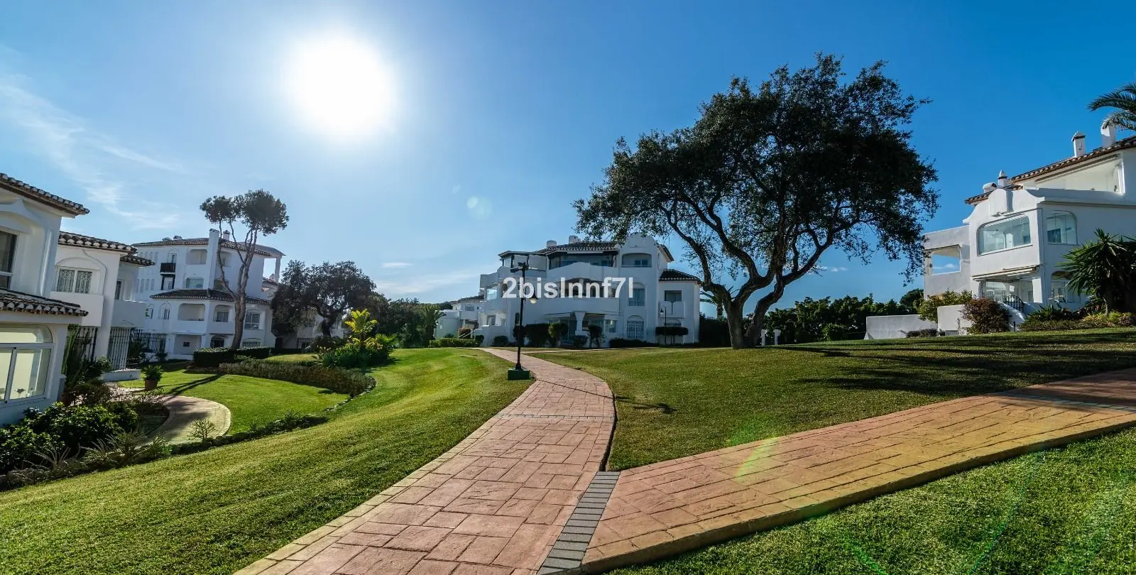 Venta de apartamento en planta media en Elviria 35
